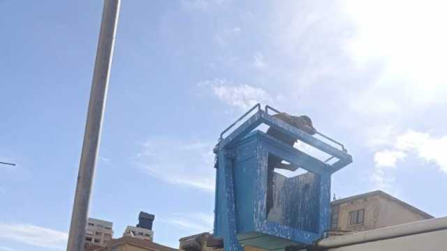 حملة لإصلاح وصيانة أعمدة الإنارة في حي المناخ ببورسعيد (صور)