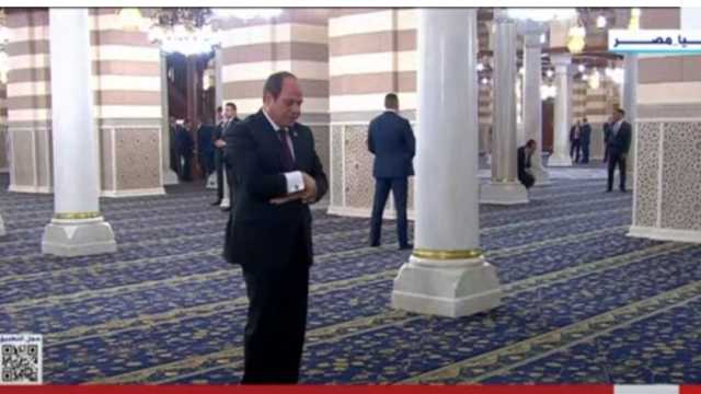 الرئيس السيسي يصلي ركعتين تحية المسجد فور وصوله لافتتاح «السيدة زينب»