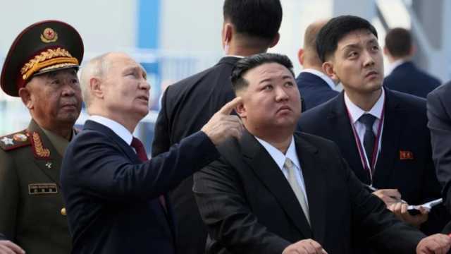 كوريا الشمالية تستقبل بوتين باللافتات والأعلام في أول زيارة منذ 24 عاما
