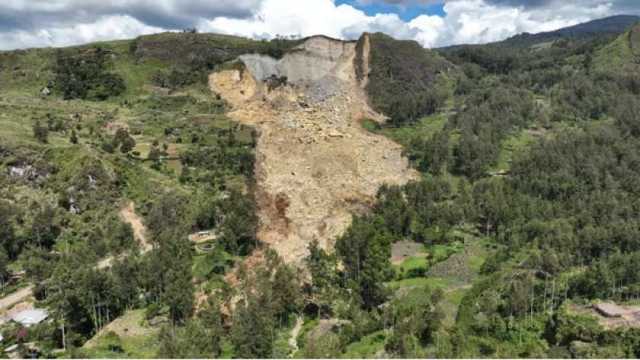 الجبل يدفن 2000 شخص في بابوا غينيا الجديدة.. الأقمار الصناعية تكشف كارثة