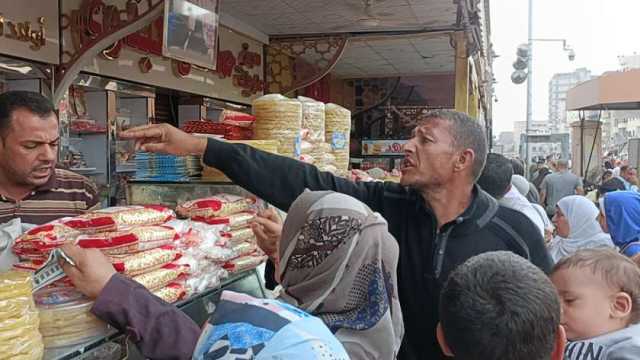 «السر في روحانيات المكان».. 100 عام من بيع الحمص بمحيط مسجد البدوي بطنطا