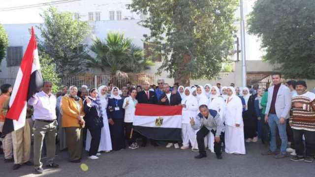 بالبالطو الأبيض.. مسيرة طبية بقنا لحث المواطنين على المشاركة بالانتخابات