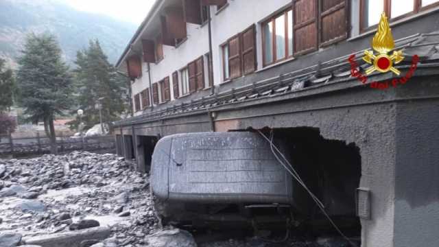 انفصال جزئي بجبال الألب يتسبب في فيضانات كارثية بإيطاليا (فيديو)