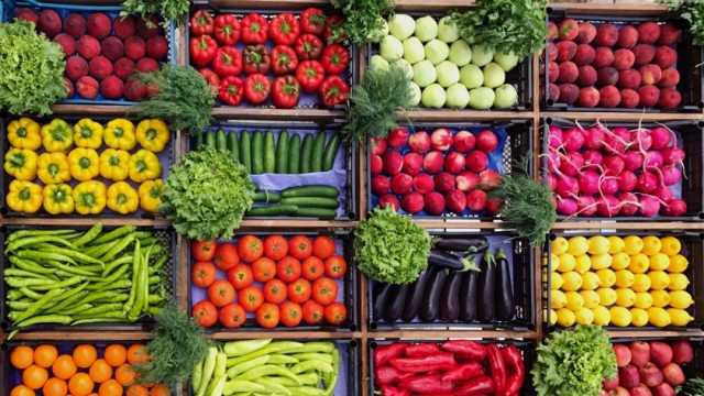أسعار الخضراوات والفاكهة في سوق العبور اليوم الاثنين 1-7-2024
