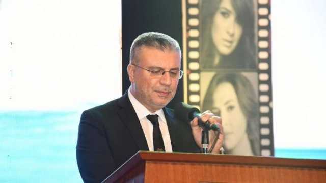 عمرو الليثي يكشف سبب إهداء جائزة التميز الإعلامي لوائل الدحدوح