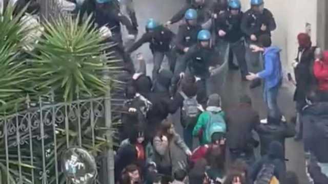 مظاهرات طلابية في إيطاليا للتنديد بجرائم إسرائيل على غزة.. والشرطة تستخدم العنف