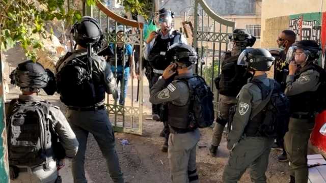 قوات الاحتلال الإسرائيلي تواصل اعتقال الفلسطينيين