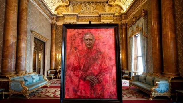 لوحة الملك تشارلز في قصر «باكنجهام» تثير الجدل.. هل ظهر فيها الشيطان؟