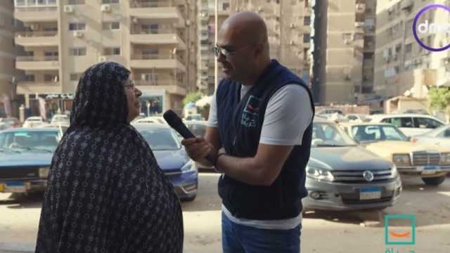 «حياة كريمة» تخرج عن المألوف وتعطي العيدية للمواطنين في الشارع