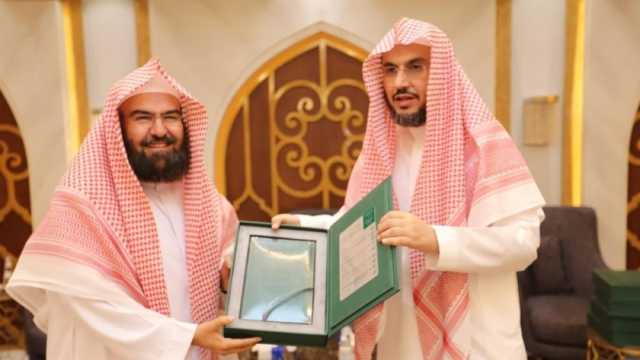 رئيس هيئة كبار العلماء بالسعودية يهنئ «السديس» بمنصبه الجديد