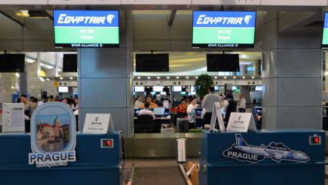 «مصر للطيران» تسير 3 رحلات أسبوعية إلى براغ