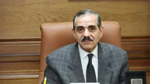 محافظ كفر الشيخ يصدر قرارا بوقف عمل الموظفين يوم الأحد «أون لاين» من المنزل