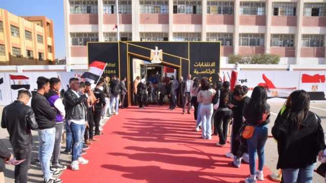 بعد الاستراحة.. كثافة من الناخبين في مدرسة «محمد أبوالعينين» بالقاهرة الجديدة