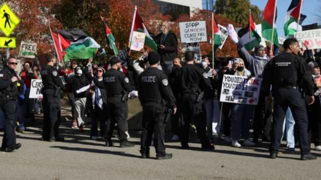 متظاهرون يحاصرون بايدن في شيكاغو ويطالبونه بوقف الحرب في غزة