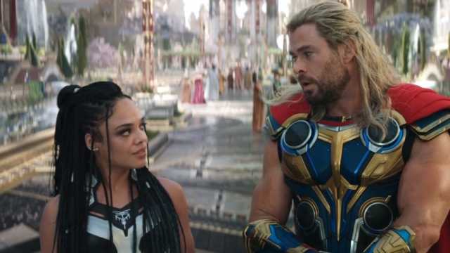 مخرج سلسلة «Thor»: وافقت على إخراجها بسبب حاجتي إلى المال