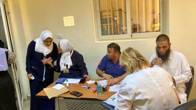 بدء الكشف الطبي على الطلاب المتقدمين لمدارس التمريض في مطروح