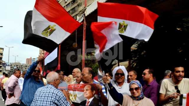 «مؤيدو السيسي» يتوافدون على مقار الشهر العقاري لتحرير التوكيلات رغم قبول أوراق الترشح