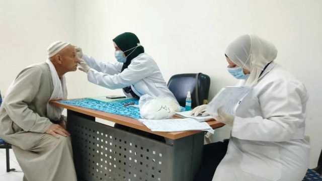توقيع الكشف الطبي على 1900 حالة مجانا في قافلة بمركز أبو قرقاص بالمنيا