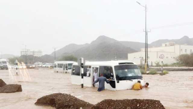ارتفاع ضحايا فيضانات عمان لـ21 شخصا بينهم أطفال.. واستمرار البحث عن مفقودين