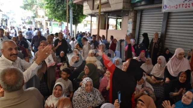توافد أهالي الفيوم لتحرير تأييدات للمرشح الرئاسي عبد الفتاح السيسي