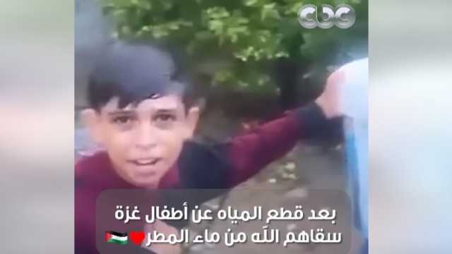 الوجه الآخر لسقوط الأمطار على غزة.. غرق الخيام وتبلل ملابس الأطفال