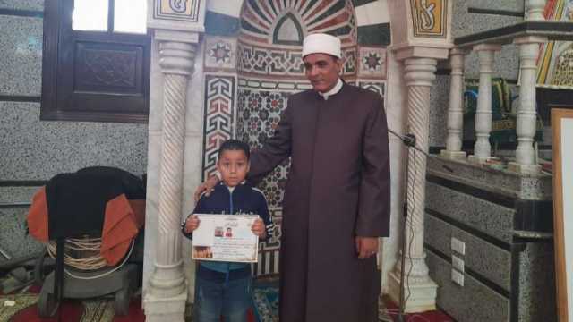 إمام مسجد يطلق مسابقة لتشجيع الأطفال على الالتزام بآداب المسجد في كفر الشيخ
