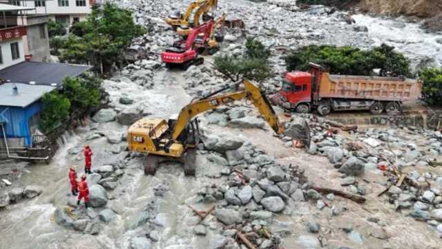 الطقس السيئ في الصين يودي بحياة عشرات الأشخاص.. فيضانات وانهيارات أرضية