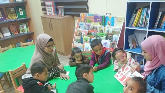 إقبال كبير من الأطفال وطلاب المدارس على مكتبة مصر العامة في بني عديات بأسيوط