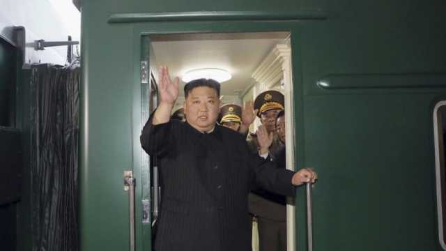 زعيم كوريا الشمالية يصل إلى روسيا بدعوة من بوتين لبحث إبرام صفقة أسلحة