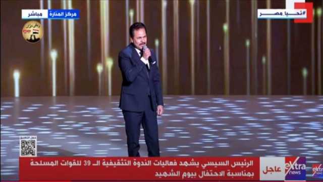 محمد رياض يلقي قصيدة «أنا الشهيد» أمام الرئيس السيسي