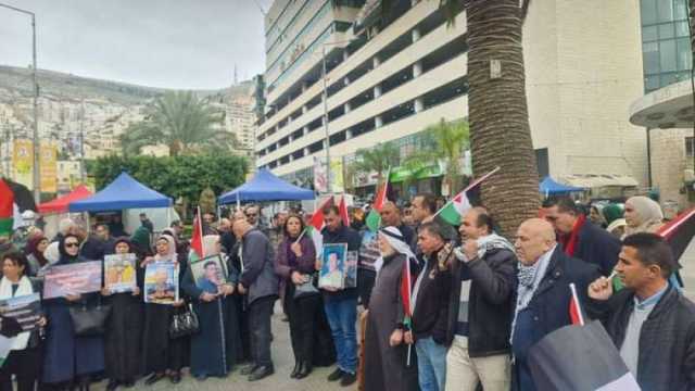المئات ينظمون وقفة في نابلس للمطالبة باسترداد جثامين الشهداء الفلسطينيين (صور)
