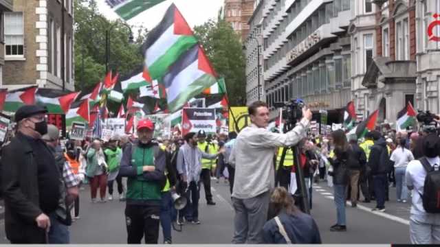 تظاهرات مؤيدة للفلسطينيين بلندن تطالب بوقف إطلاق النار في غزة