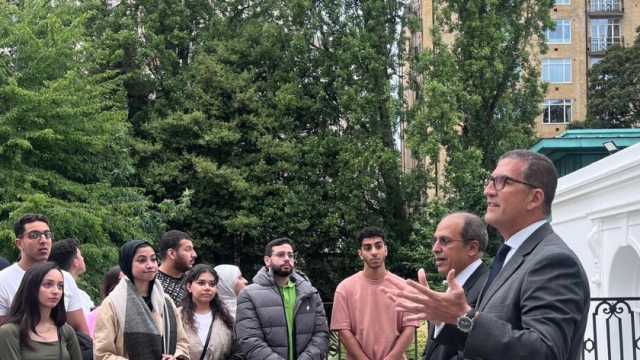 طلاب الجامعة البريطانية يلتقون بالسفير المصري في لندن