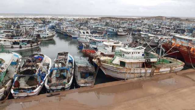 محافظ كفر الشيخ: وقف حركة الملاحة والصيد في ميناء البرلس بسبب الطقس