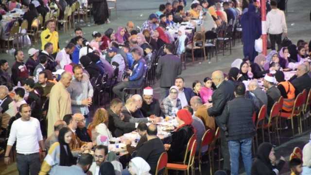 بحضور المحافظ و 5000 مواطن.. أكبر مائدة إفطار جماعي في بورسعيد