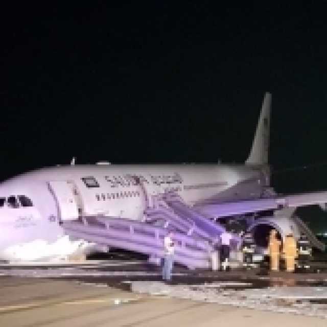 حادث يجبر طائرة سعودية متجهة لجدة على العودة إلى تركيا.. طائر اصطدم بالمحرك