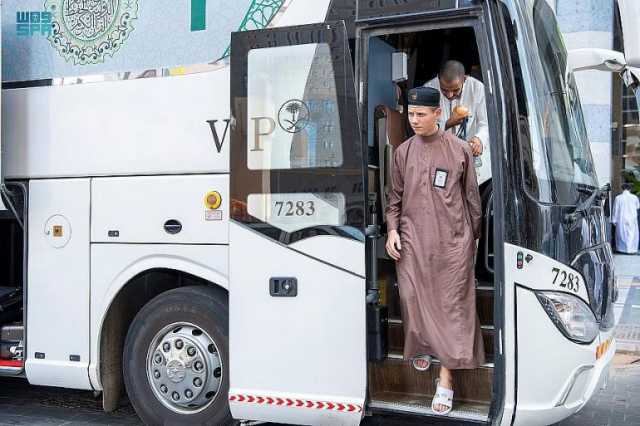 وصول المشاركين بمسابقة الملك عبدالعزيز الدولية للقرآن الكريم إلى المدينة المنورة