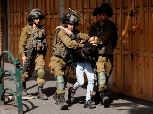 نكّلت بهم وبممتلكاتهم.. إسرائيل تعتقل 470 فلسطينيًا من “الضفة” خلال الأسبوع الماضي