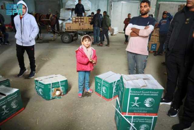 مركز الملك سلمان للإغاثة يواصل توزيع المساعدات الإنسانية على الأهالي داخل قطاع غزة