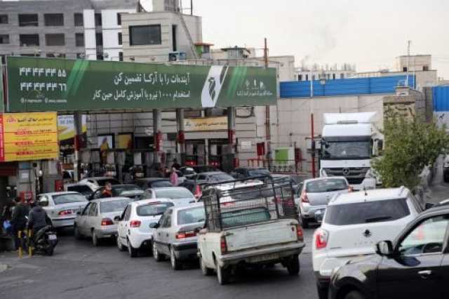 عطل برمجي بمحطات الوقود بإيران يصيب البلاد بالشلل.. وشكوك حول هجوم إلكتروني