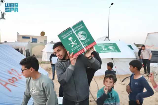 “إغاثي الملك سلمان” يواصل توزيع مساعداته الإنسانية على المتضررين بقطاع غزة