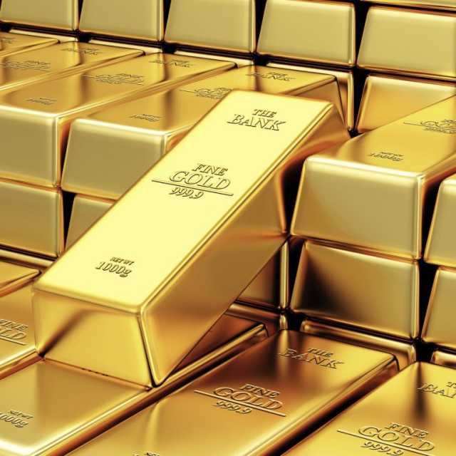 قوة الدولار تهوي بأسعار الذهب للأسبوع الثاني على التوالي