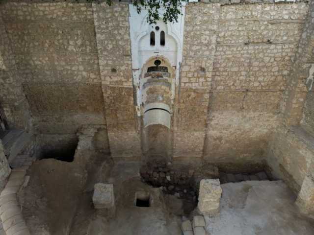 برنامج جدة التاريخية يُعلن اكتشاف ساريتين من الأبنوس في مسجد عثمان بن عفان