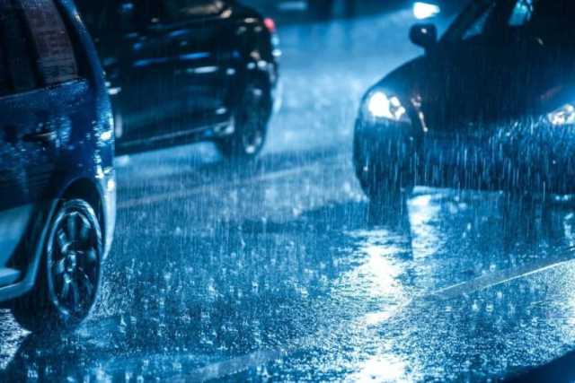 “الطرق” توصي بالتقيد بتعليمات السلامة في القيادة أثناء الأمطار