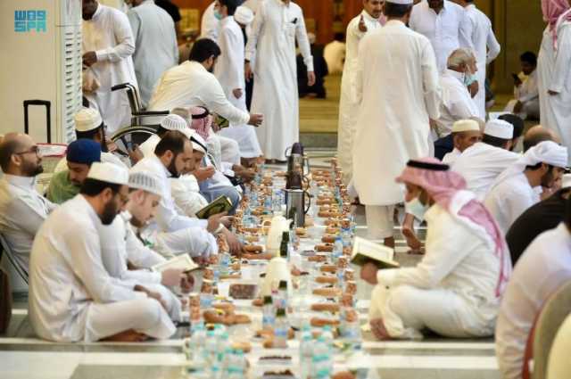 خلال النصف الأول من رمضان.. تقديم أكثر من 135 ألف وجبة إفطار صائم في مسجدي “قباء” و “ذي الحليفة”