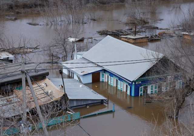 فيضانات عارمة تجلي آلاف السكان من منازلهم بمدينة أورينبورغ الروسية