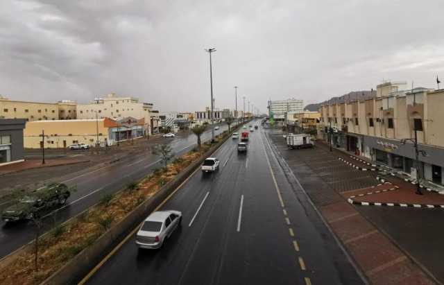 طقس الجمعة: أمطار على أجزاء من مناطق “مكة المكرمة والباحة وعسير وجازان ونجران”