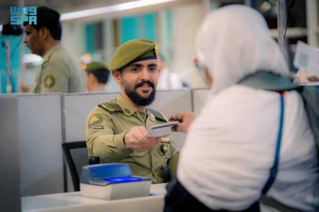 جوازات مطار المدينة المنورة تستقبل أولى رحلات ضيوف الرحمن القادمين من الهند