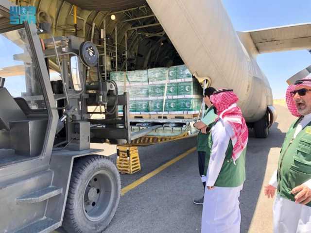 وصول الطائرة السعودية الـ50 لإغاثة الشعب الفلسطيني بقطاع غزة إلى مطار العريش الدولي