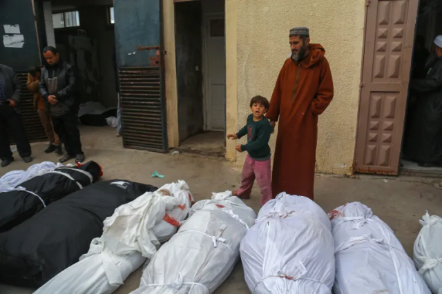 جُلّهم من الأطفال والنساء.. ارتفاع عدد الشهداء الفلسطينيين بقطاع غزة إلى 41586 شهيدًا